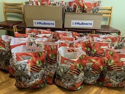 Иван Краснов вручил пензенцам продуктовые наборы