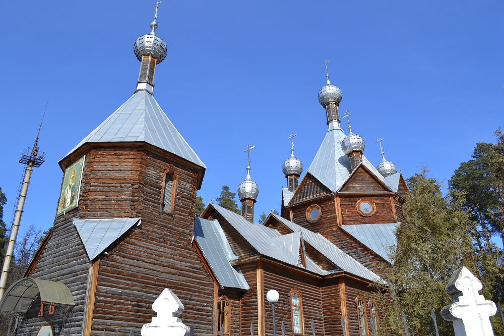 Жителям Пензенской области запретили посещать храмы и кладбища