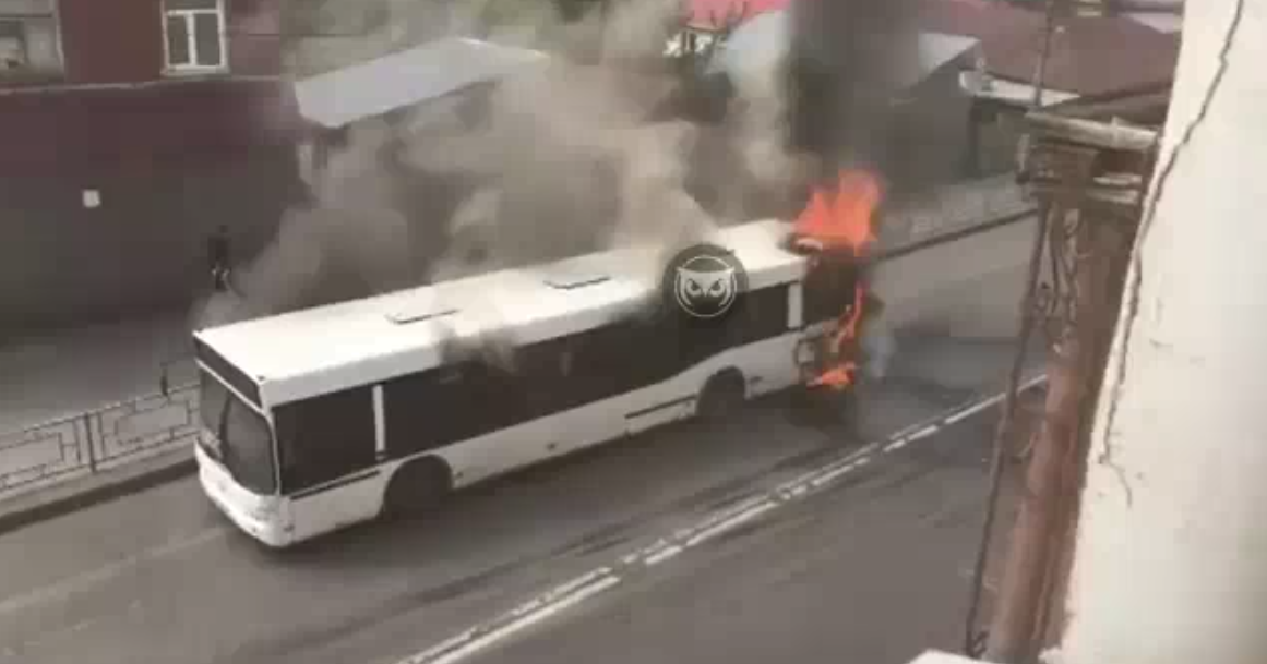 Загоревшийся автобус в Пензе тушили 8 пожарных