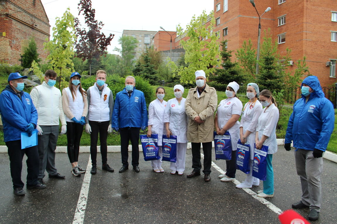 Пензенские медики получили 385 продуктовых наборов от волонтеров из «Единой России»