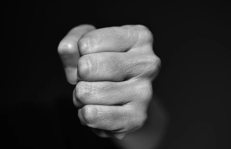 В Пензенской области дебошир ударил полицейского ногой по голове