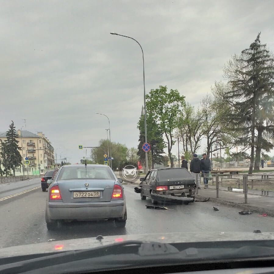 В Пензе у «Ростка» разбилась легковушка