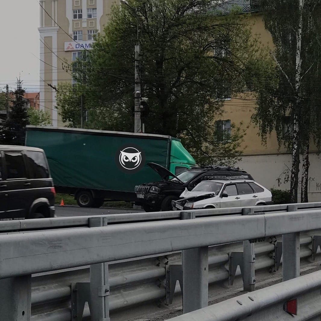 В центре Пензы в ДТП пострадали внедорожник и легковушка