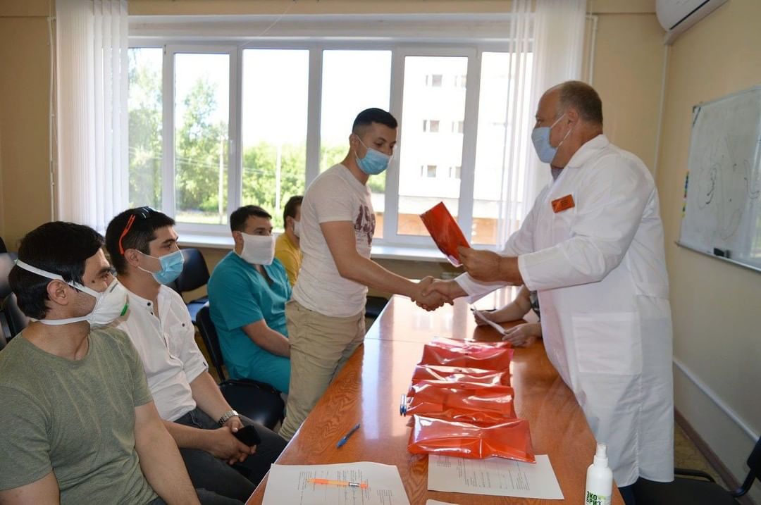 В Пензе 7 врачам вручили ключи от новых квартир