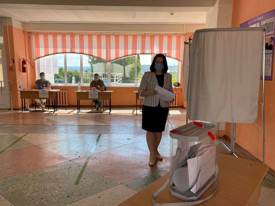 Ольга Чистякова приняла участие в голосовании за конституцию