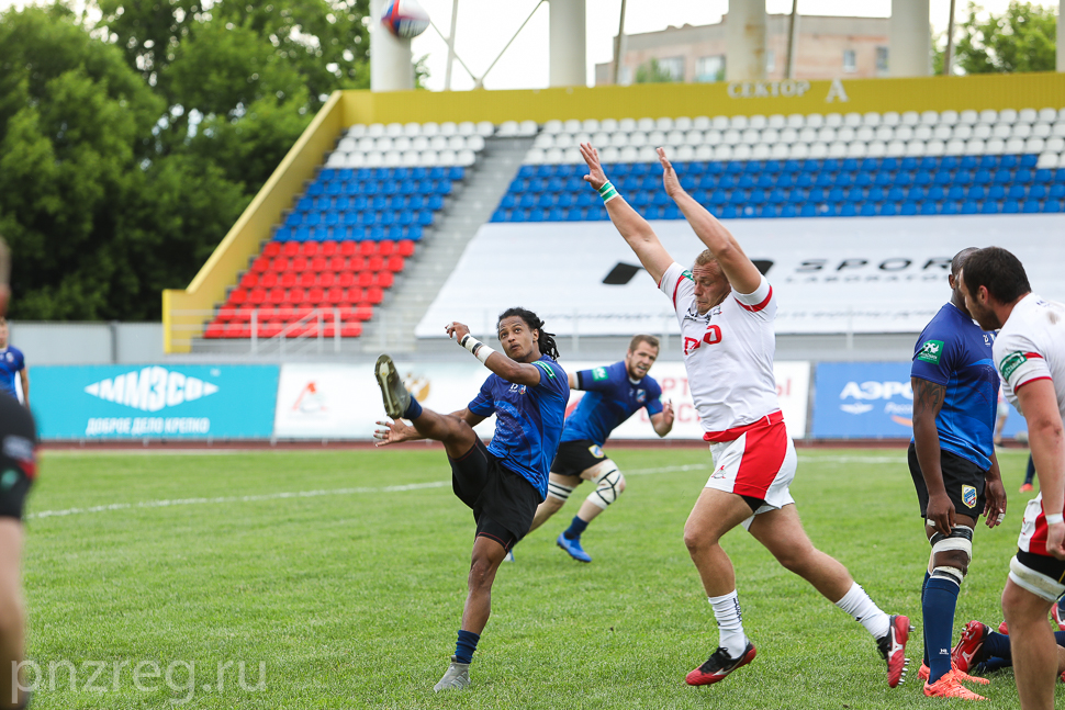 Пенза первой вышла из коронавирусного сумрака: первый спортивный матч в стране прошел на стадионе "Первомайский"