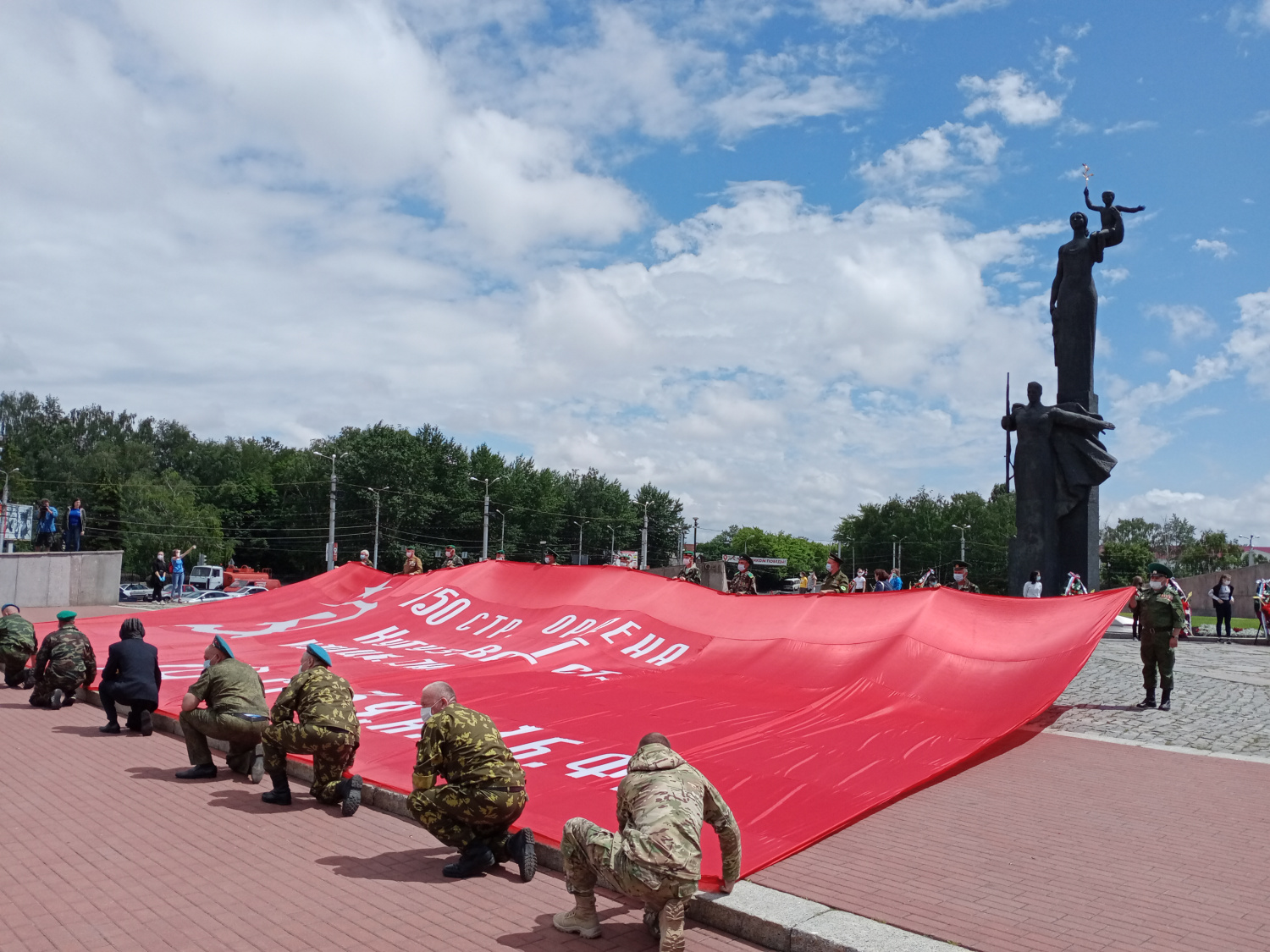 В Пензе развернули Знамя Победы