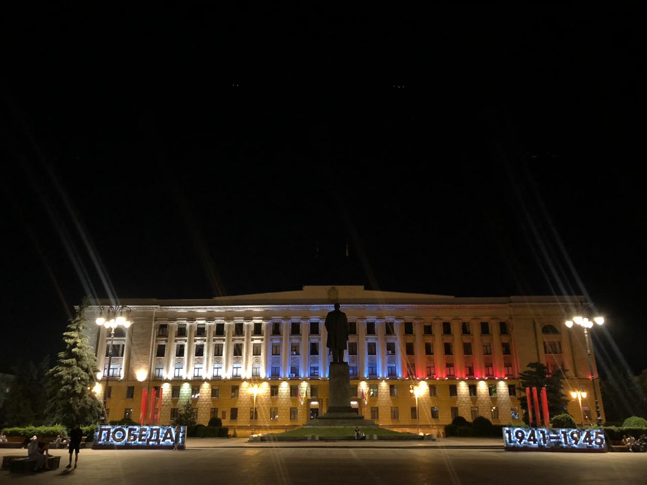 Здание правительства Пензенской области украсила праздничная подсветка