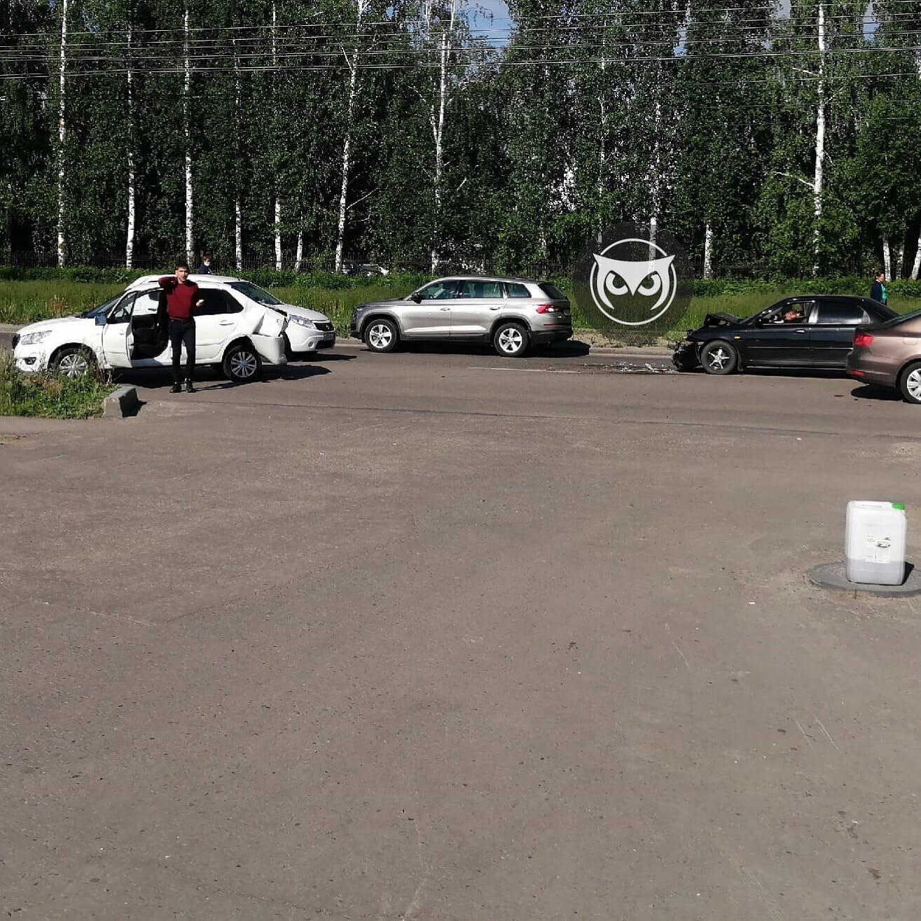 В Пензе дорогу на улице Стасова не поделил две легковушки