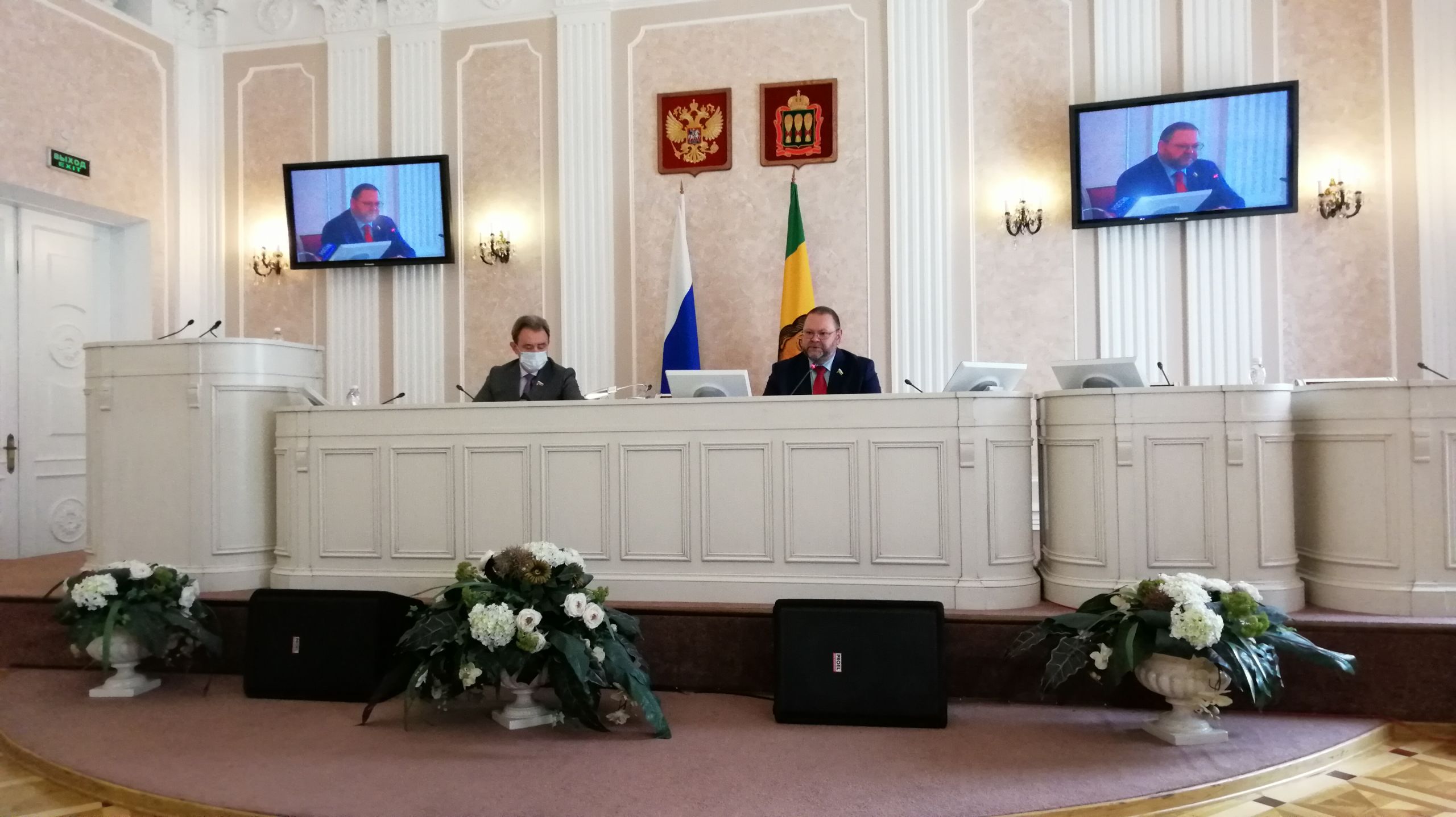 Стартовала пресс-конференция Олега Мельниченко по изменениям в конституцию