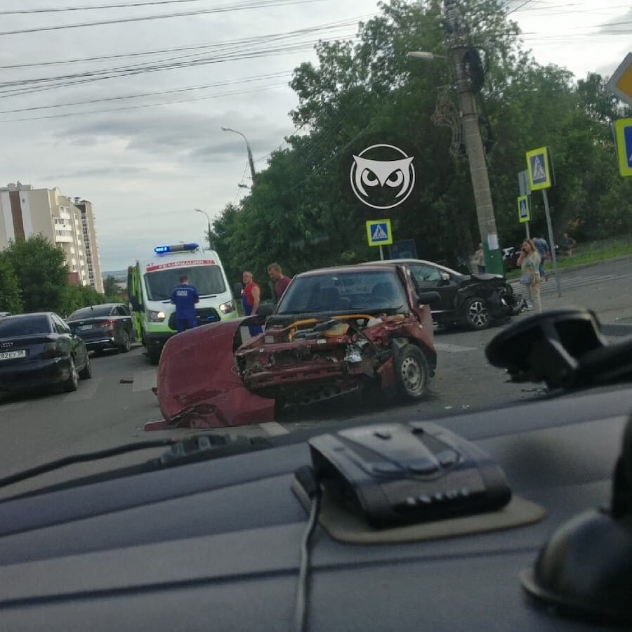 В Пензе на перекрестке Чкалова и Куйбышева в ДТП пострадали люди