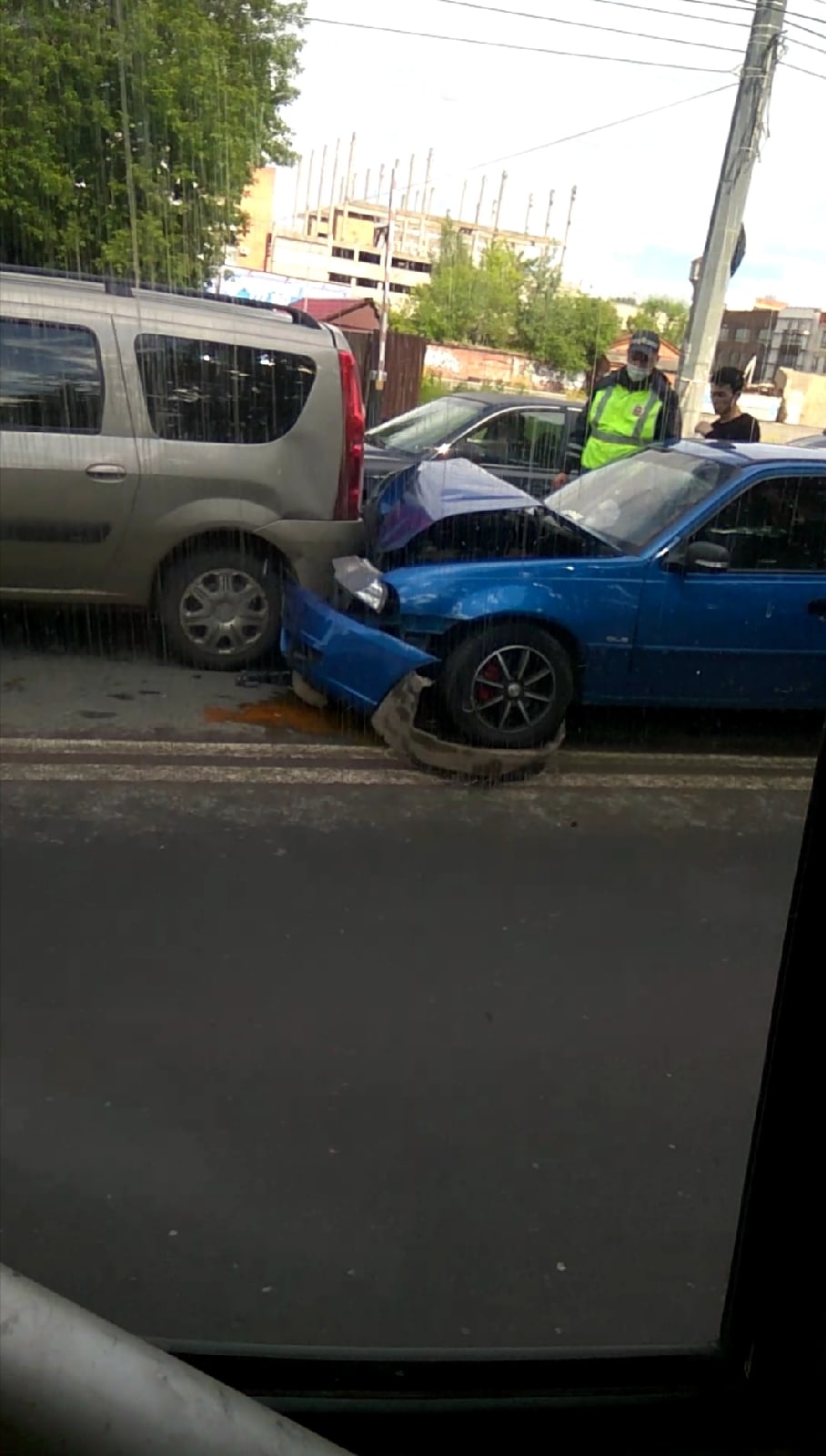 Соцсети: в Пензе на перекрестке 4 машины образовали «бутерброд»