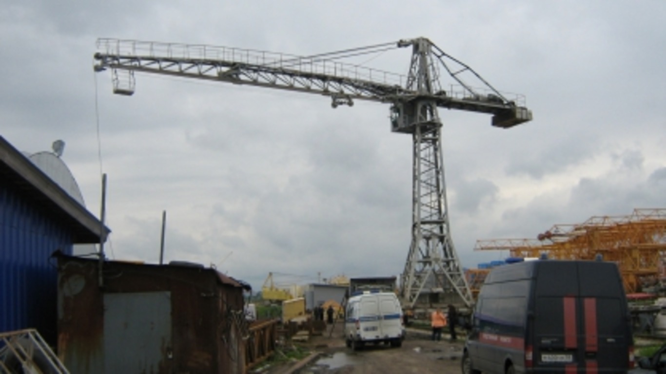 В Засечном мужчину убило крюком башенного крана