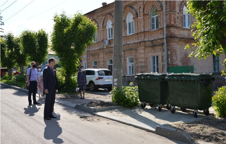 Иван Краснов помог обустроить контейнерные площадки на Ключевского близ исторических объектов