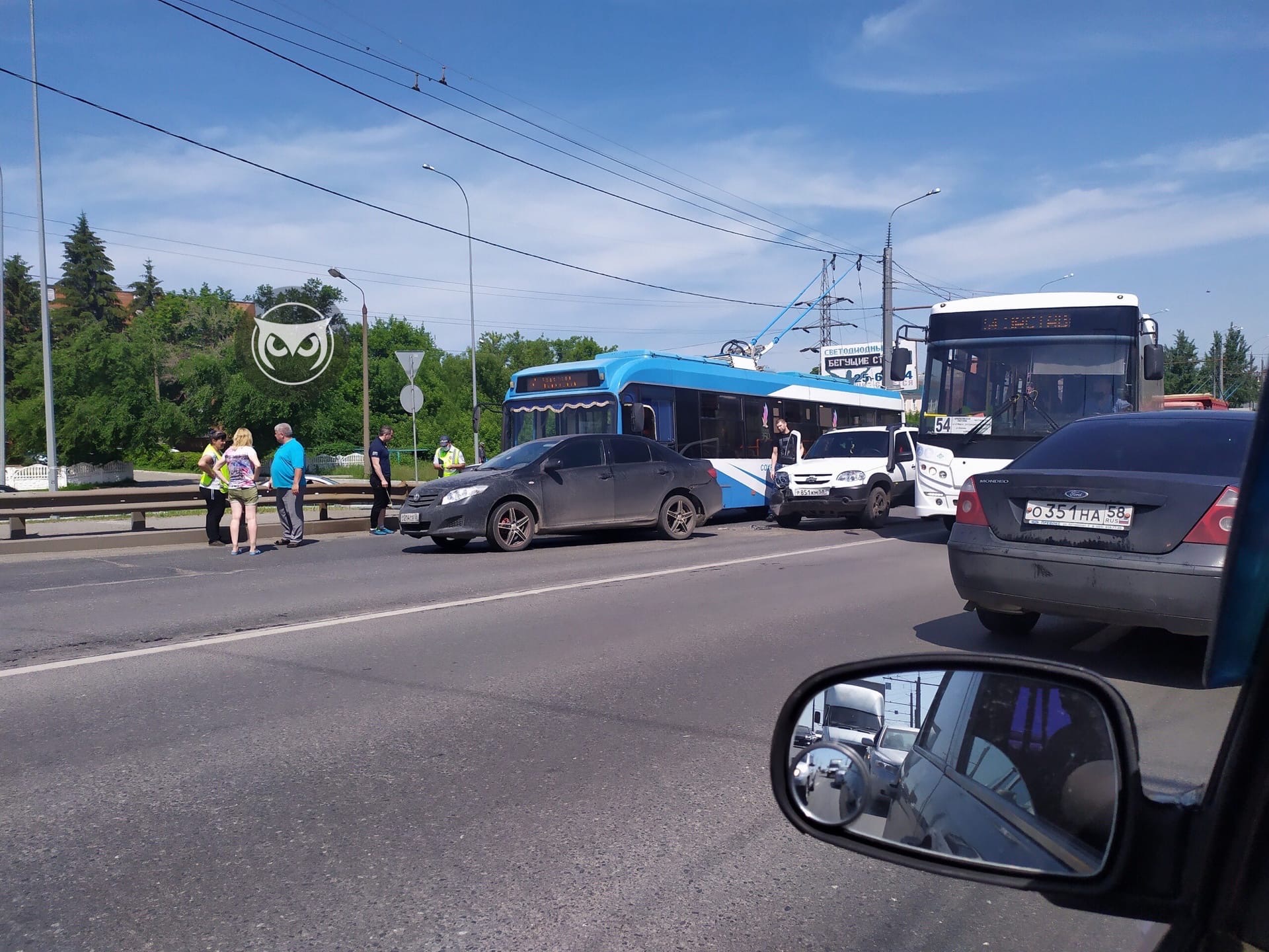 Пензенцы из-за ДТП снова застряли в пробке у Терновского моста
