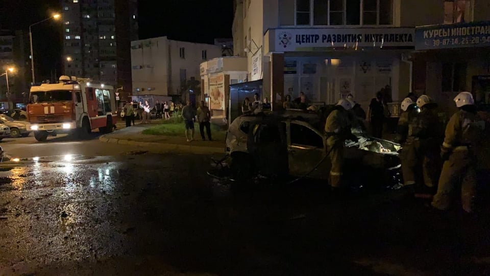 Последствия жары: в Пензе дотла сгорела легковушка