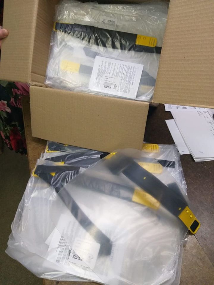 Ольга Чистякова передала детской больнице маски и костюмы