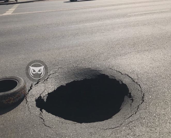 В Пензе по дороге в Арбеково образовалась огромная дыра в асфальте