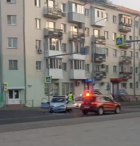 В Пензе «ВАЗ» влетел в автомобиль ДПС