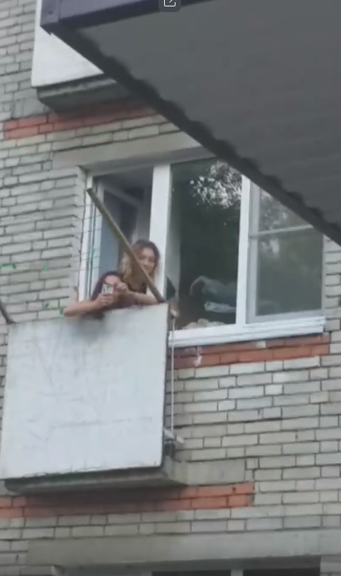 Пензенцы остались недовольны танцем обнаженной девушки на балконе