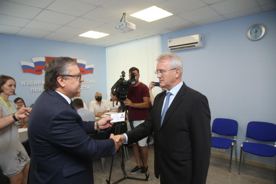 Действующий губернатор Пензенской области получил удостоверение кандидата