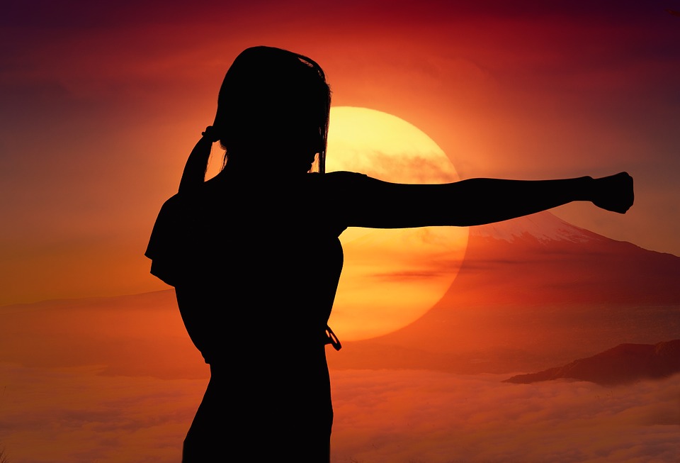 Каратистка из Сердобска отработает 180 часов за избиение любовницы мужа