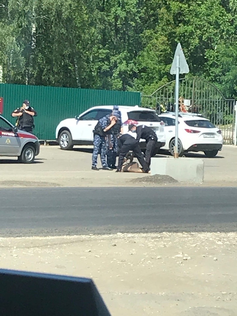 Пензячка повстречала у кладбища измазанного фекалиями голого мужчину