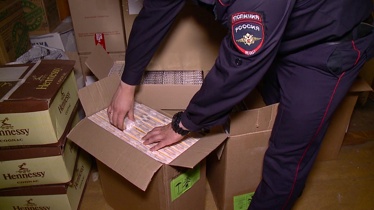 В Кузнецке полицейские изъяли из автомобиля партию фальсификата на 2 млн рублей