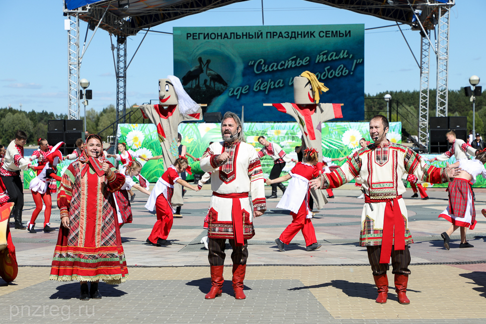 В Пензенской области семьи со стажем получили медали