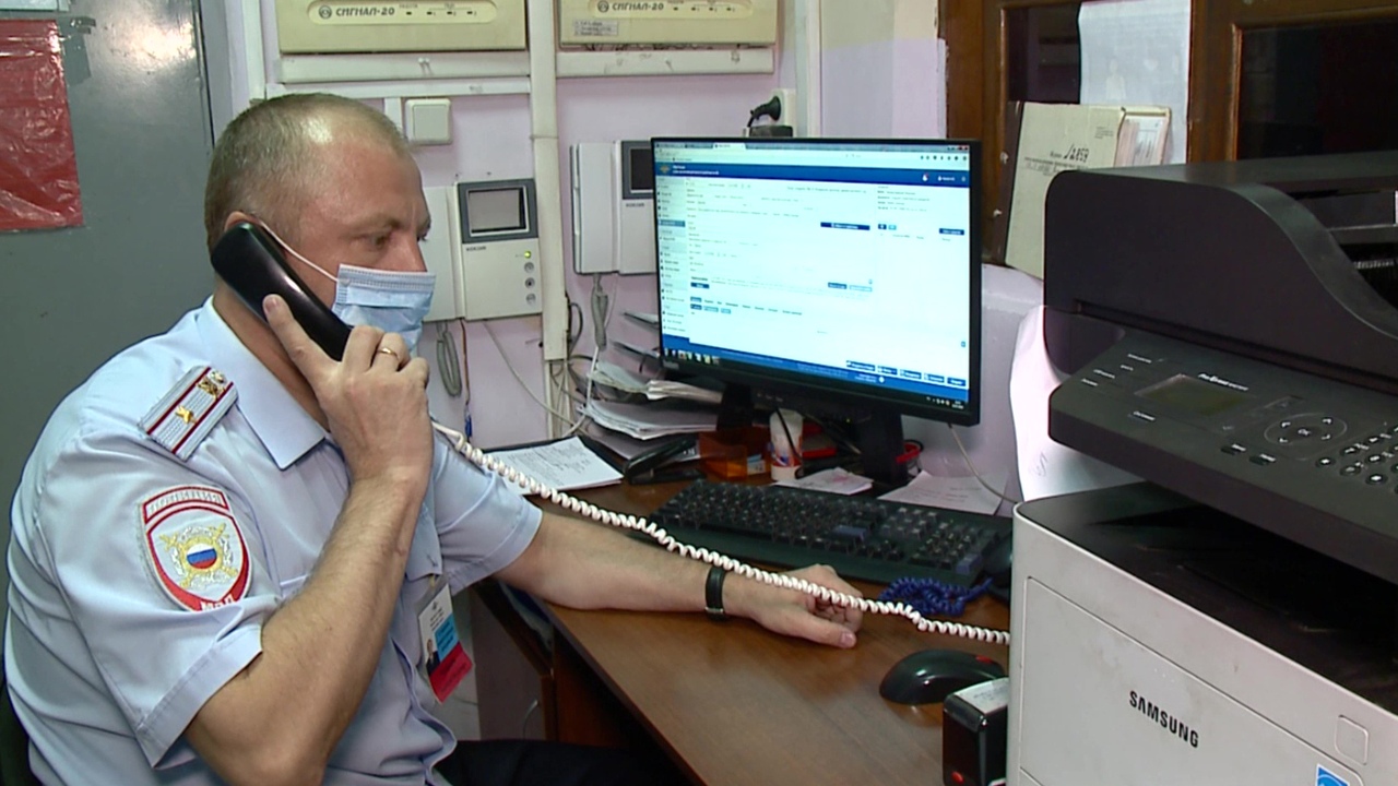 Грабитель  отобрал у пенсионерки пакет с деньгами и телефоном