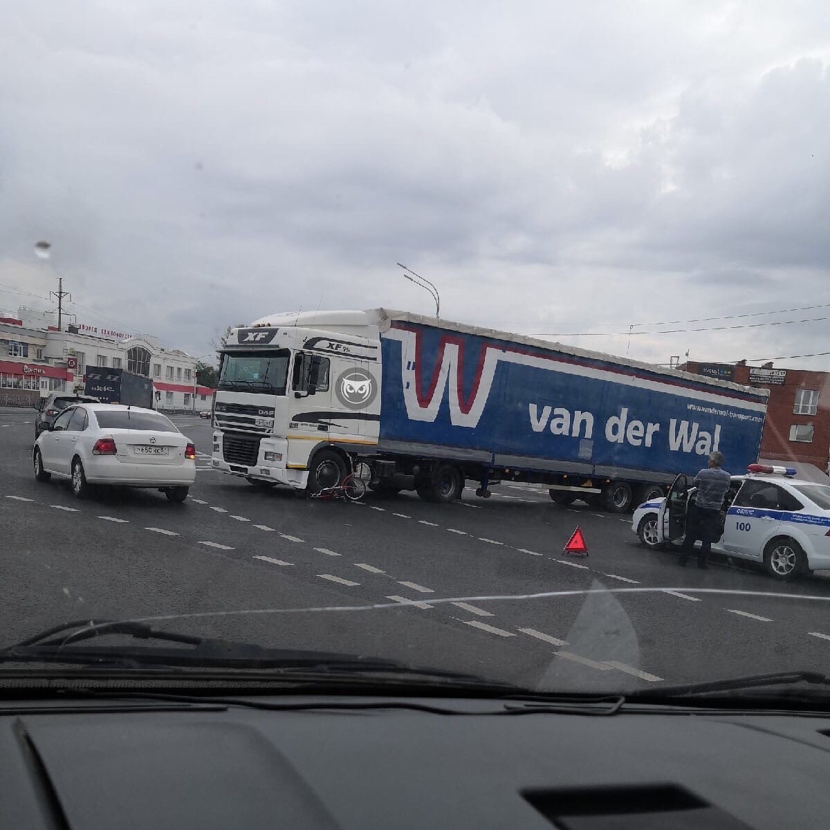 В Пензе велосипедист оказался под колесами фуры