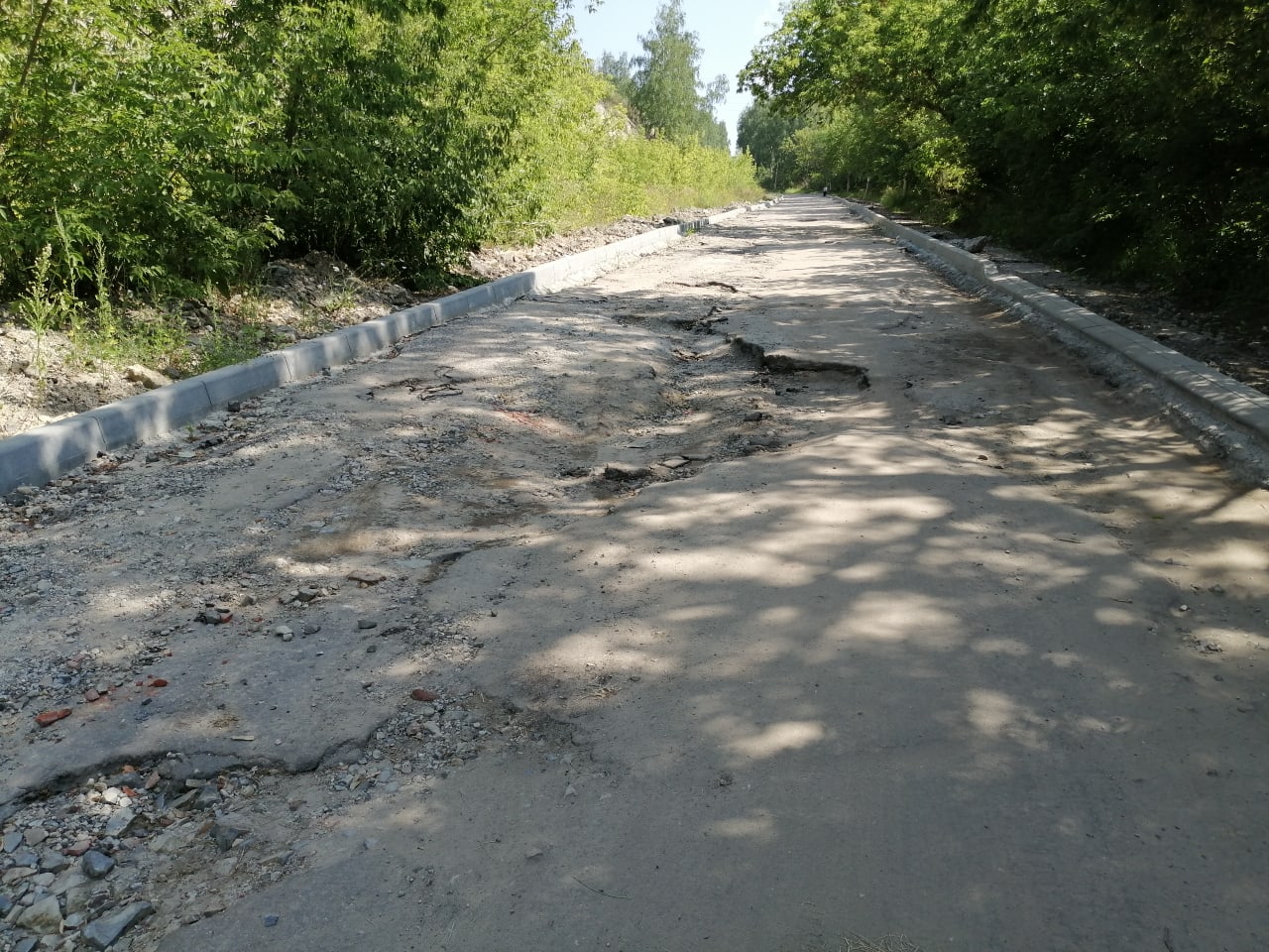 Житель Пензенской области был шокирован гигантскими ямами на дороге