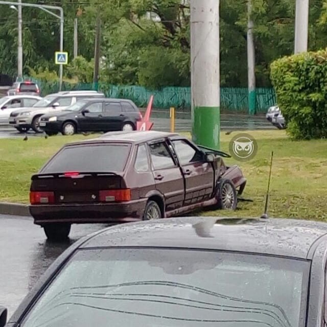 В Пензе возле Глобуса легковушка попала в аварию