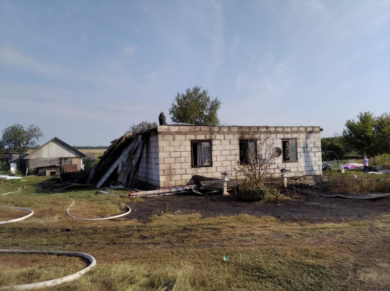 В Бессоновском районе вспыхнул частный дом