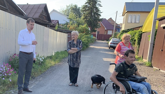 Иван Краснов помог жителям 1-го Яблочкова проезда в вопросе асфальтировки улицы