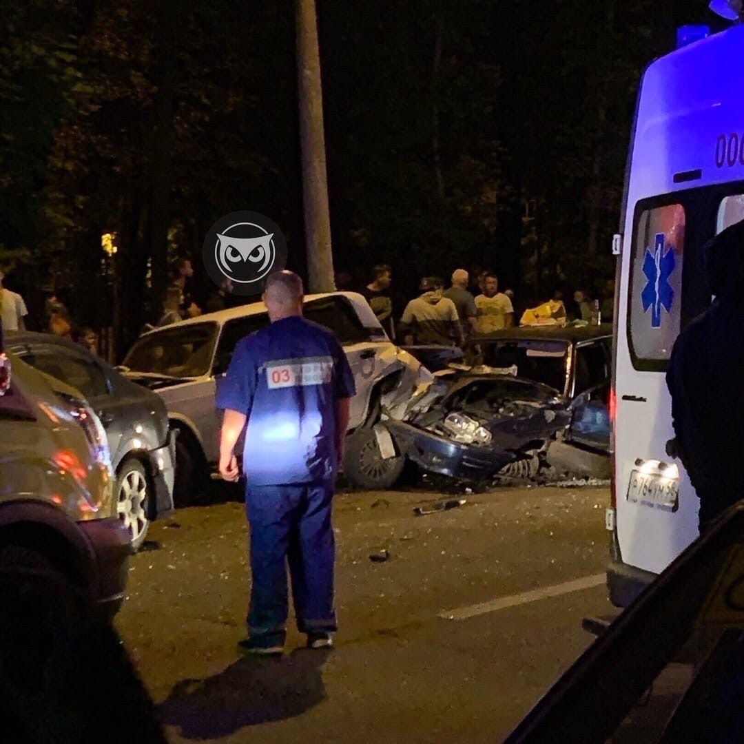 Соцсети: в Пензе пьяный водитель врезался в шесть автомобилей