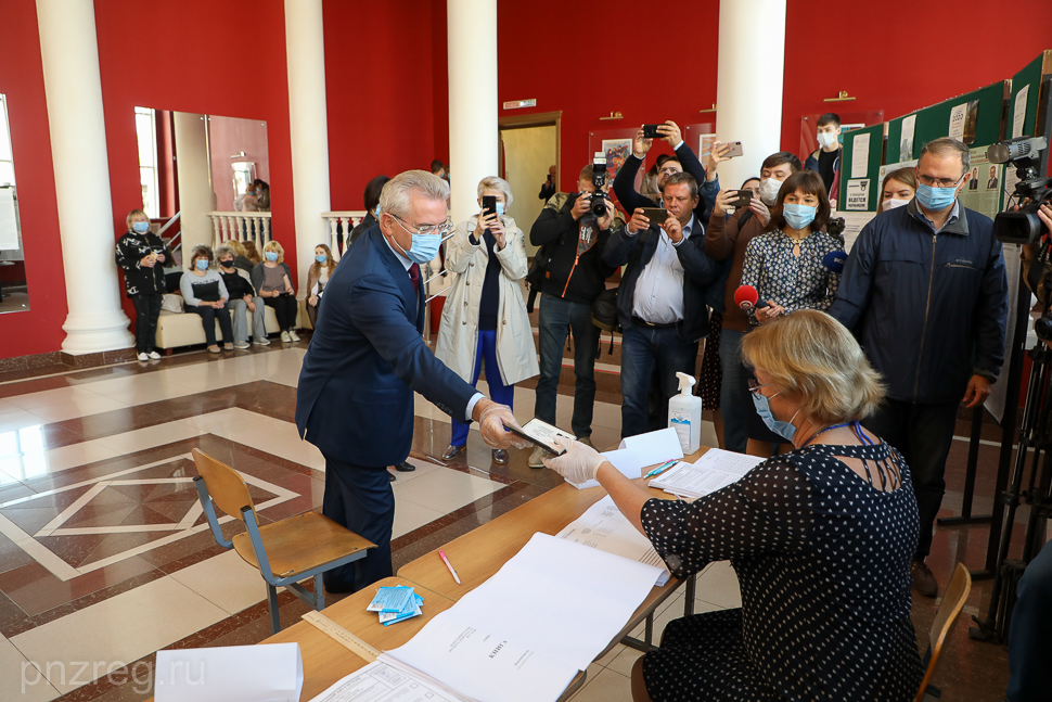 Губернатор Пензенской области в числе первых проголосовал на выборах главы региона