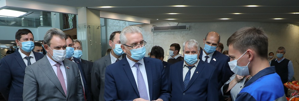 Иван Белозерцев и Валерий Лидин поздравили старейший колледж Пензы с юбилеем