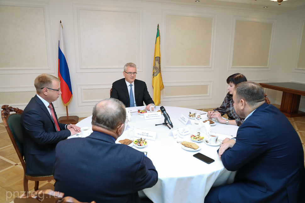 Пензенский губернатор встретился с кандидатами на пост главы региона