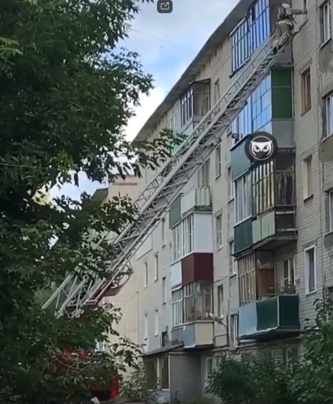 Забыли на плите еду: пензенским пожарным пришлось лезть в окно 5 этажа
