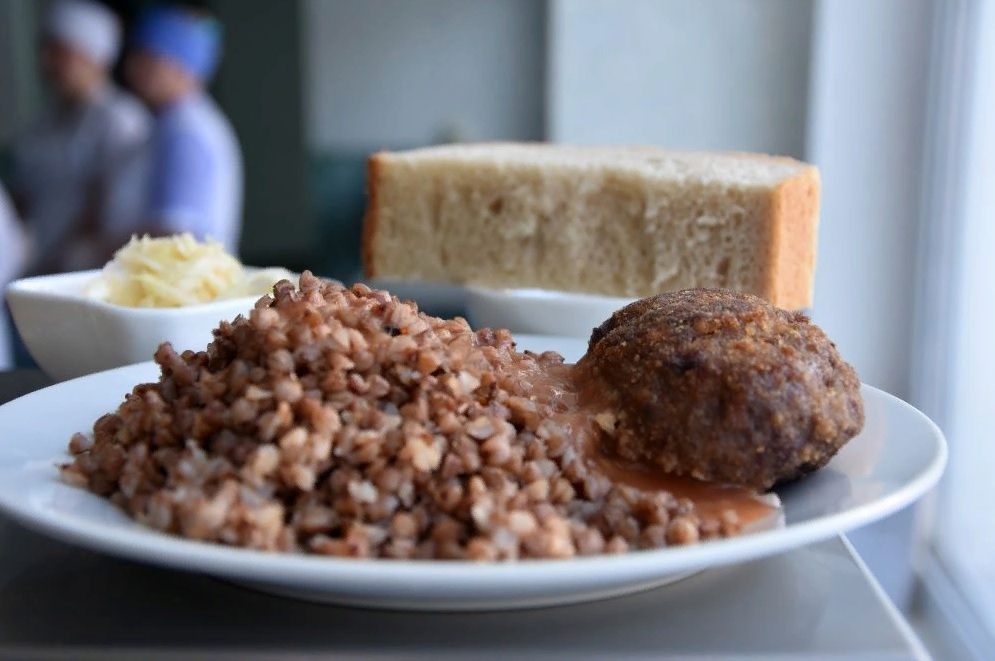 Представители власти проверили, как в пензенской школе питаются дети