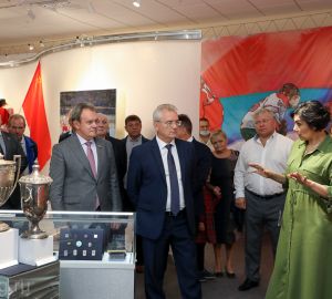 «Ледяные» фигуры легендарные кубки: в Воейкове открыт музей артефактов хоккея