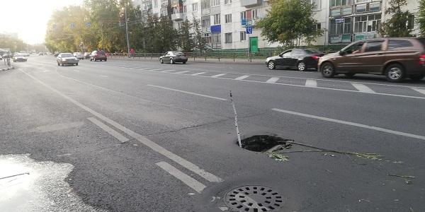 В Пензе на улице Суворова провалился асфальт