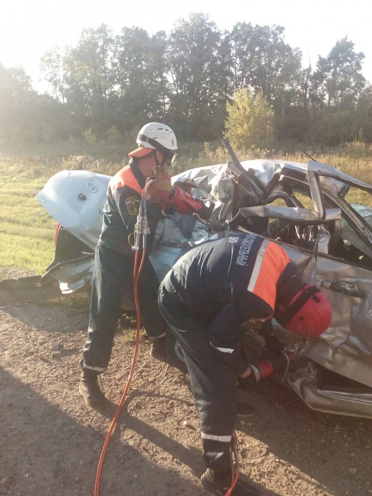 Появились фото с места смертельного ДТП на М-5 в Пензенской области