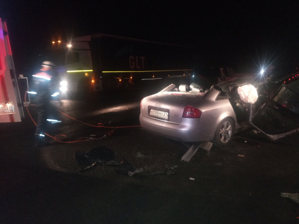 Стало известно, кого пензенские спасатели вызволяли из искореженного авто