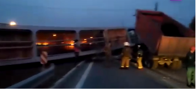 На трассе М-5 "Урал" обрушился мост