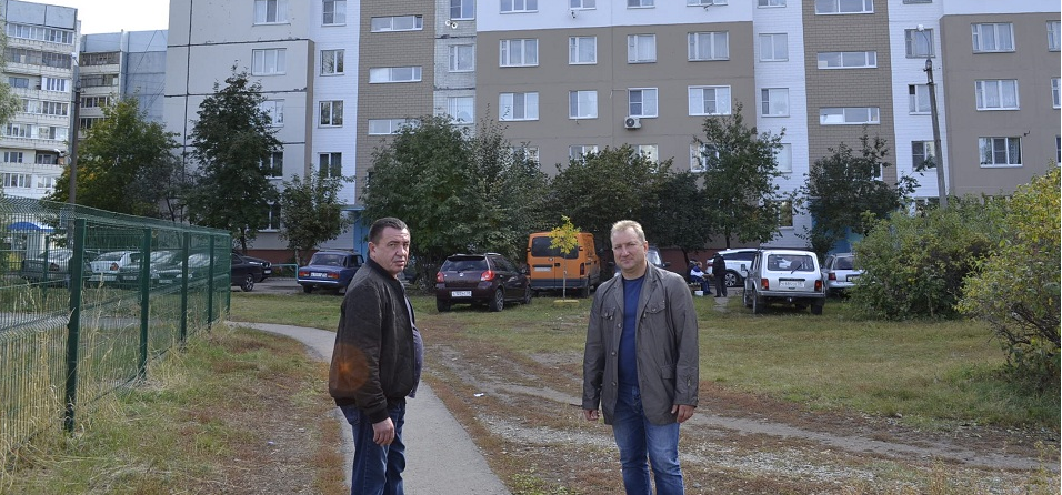 УК "Надежда-6" привела в порядок фасады домов в Терновке