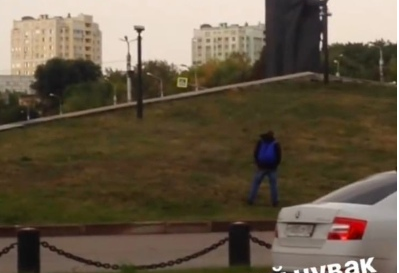 "Писающий мальчик" у Монумента Победы вернул пензенцев к проблеме отсутствия туалетов