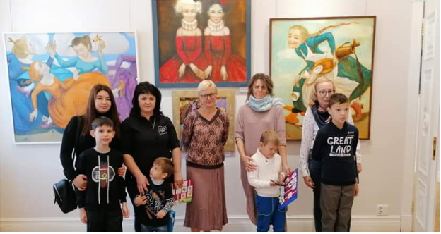 Ольга Чистякова помогла особенным детям посетить картинную галерею Савицкого