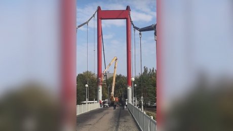 Не смог: в Пензе подрядчик завалил работу по покраске подвесного моста